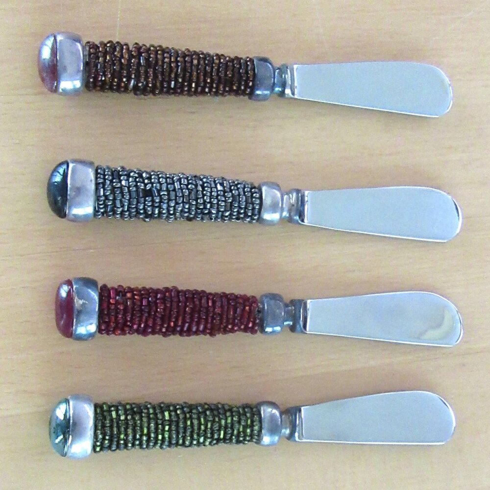 Beaded cheese butter spreader knives in wood presentation box - set of 4